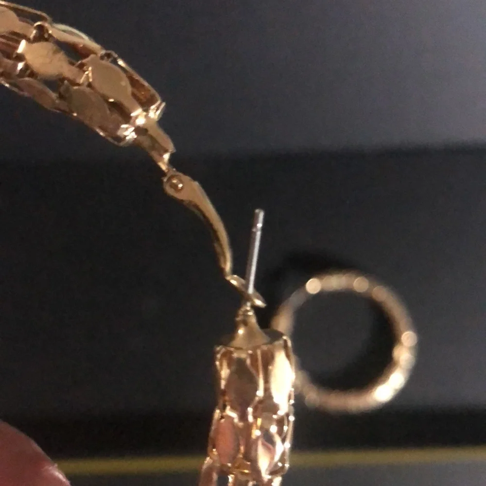 Big large gold tone chain hoop earrings​ - Picture 3 of 5